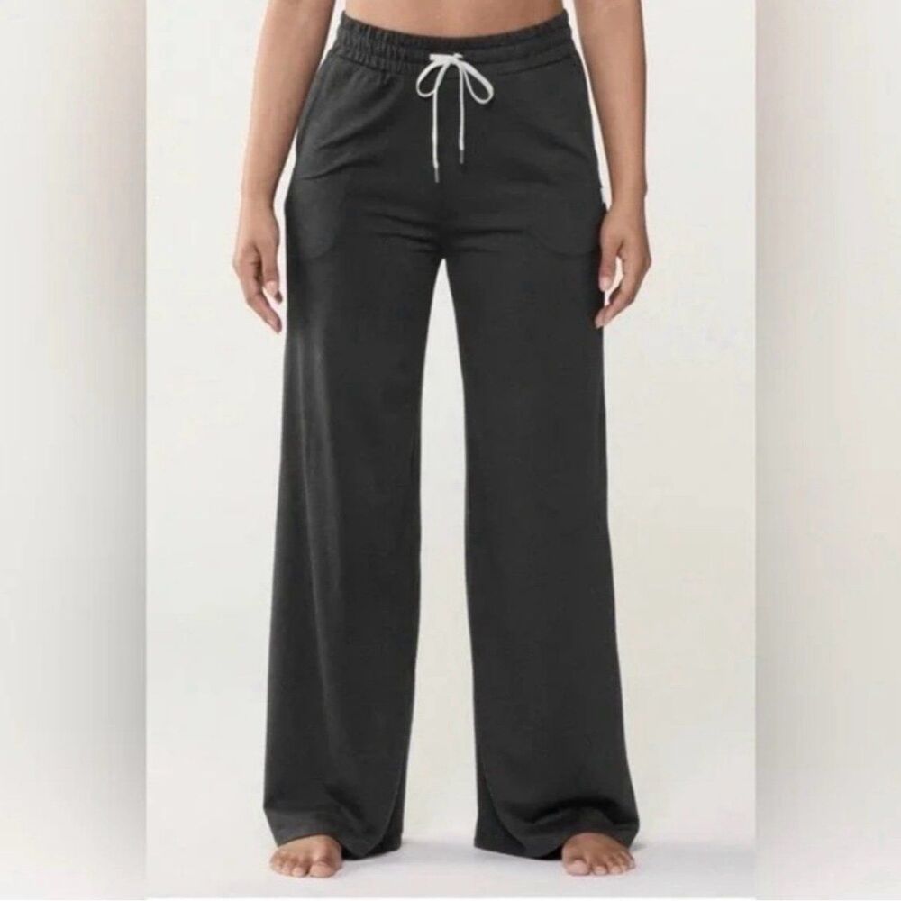Vuori Halo Essential Wideleg Pant Charcoal Gray Women’s Large